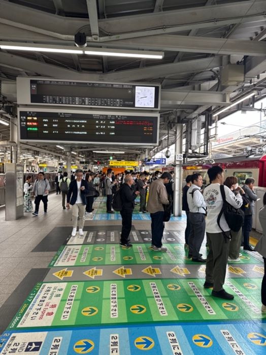 Train from Yokohama Station to Kojimashinden Station in Japan